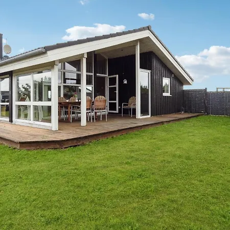 בית נופש Lovely In Storvorde With Sauna *